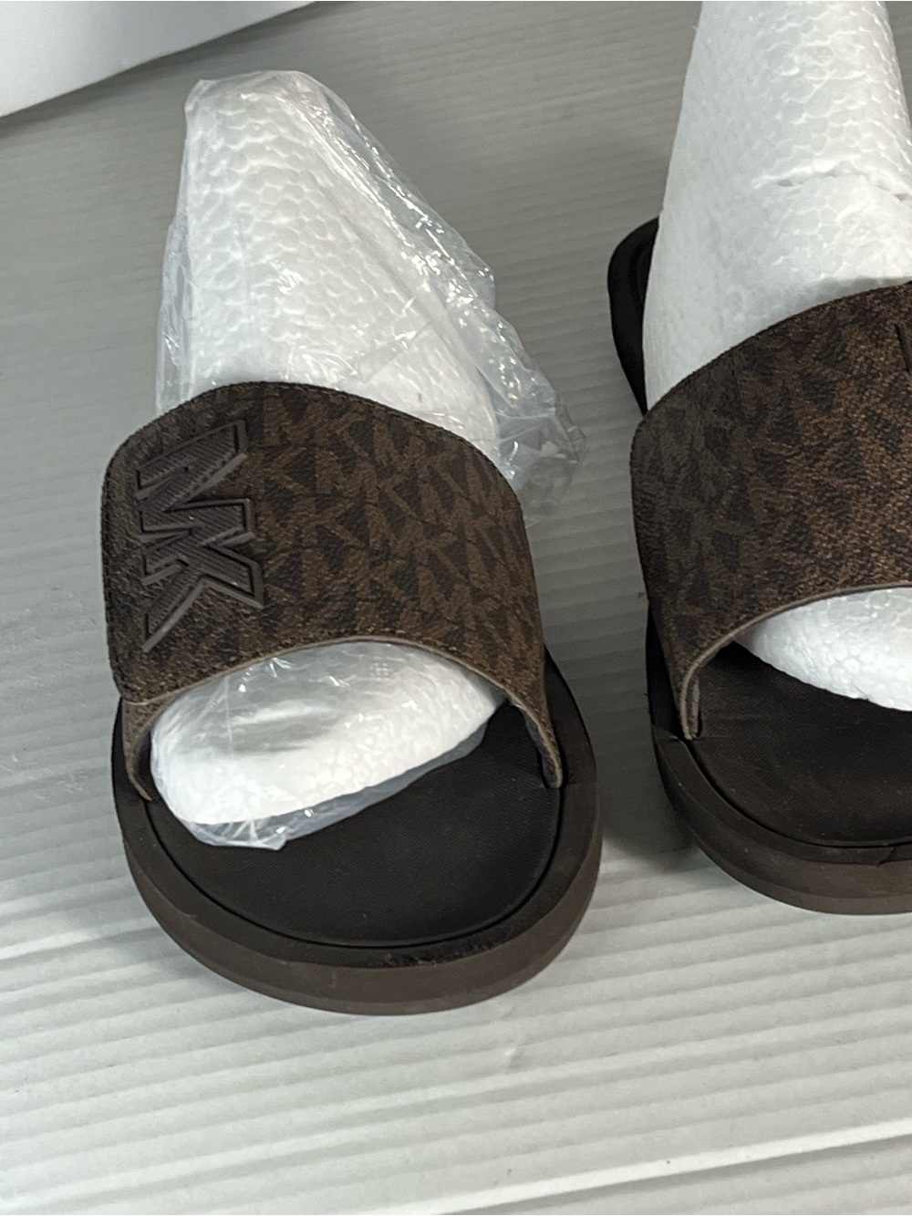 Michael Kors size 8.5 good condition - Picture 4 of 13